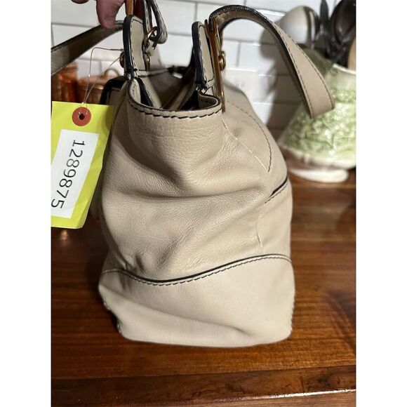 Chloé Women's Off-White Leather Tote Bag with Front Pocket. Crossbody with COA - Picture 2 of 11